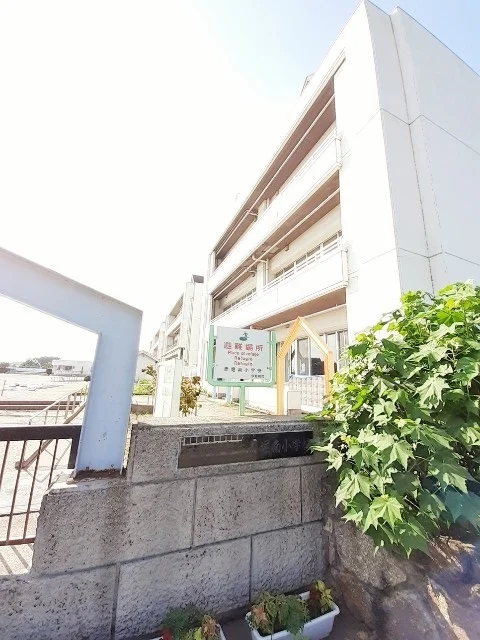 伊勢崎市立南小学校まで900m