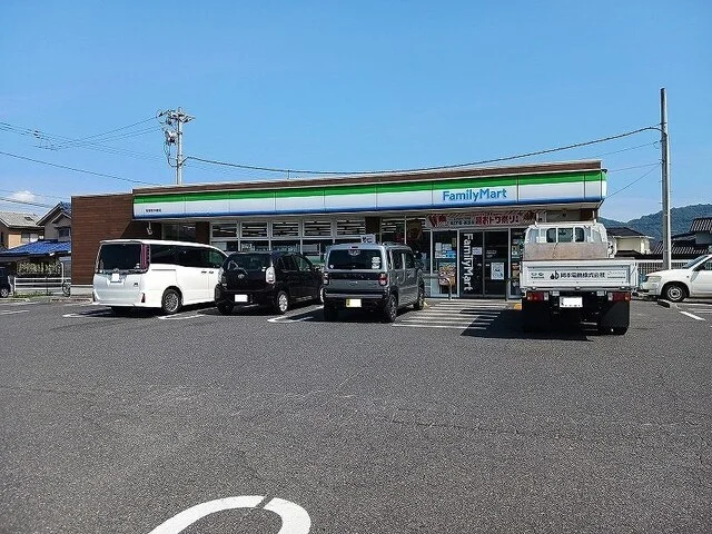 ファミリーマート駅家中島店まで1300m