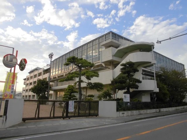 藍住北小学校まで1000m