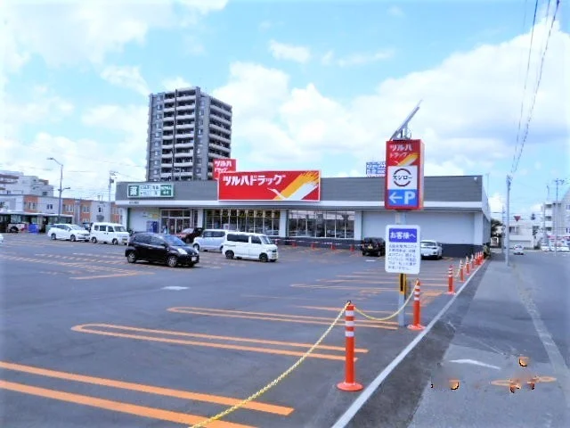 ツルハドラッグ　旭川４条西店まで750m