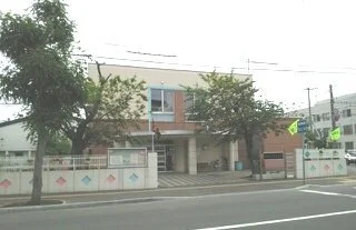 白楊幼稚園まで520m