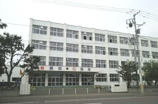 白楊小学校まで370m