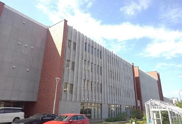 東札幌小学校まで1100m