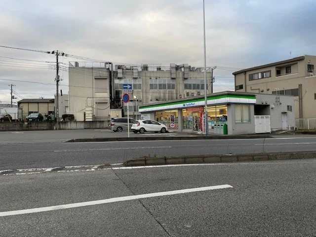 ファミリーマート作の口小学校前まで1000m