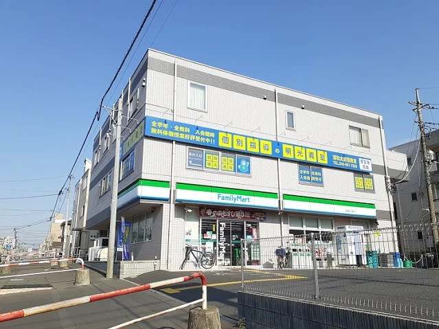 ファミリーマート太田窪2丁目店まで400m