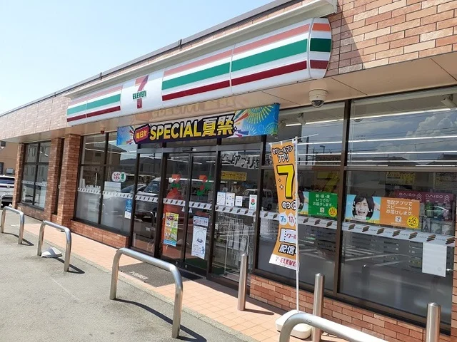 セブンイレブン下中居町店まで450m