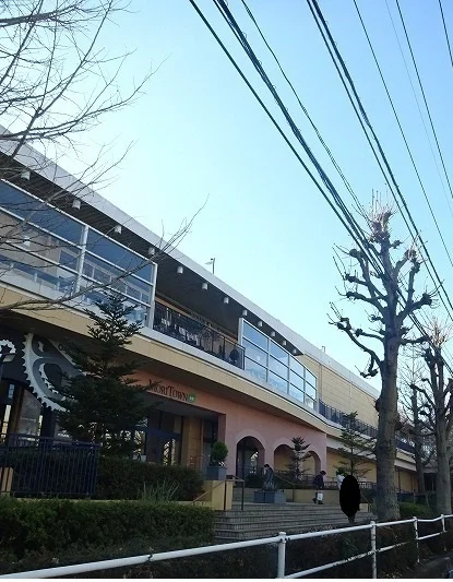 モリタウンまで2400m