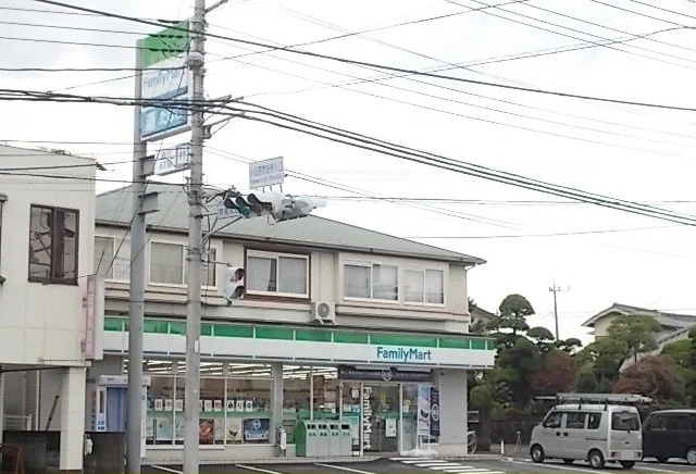 フェミリーマートおかべ荻窪店まで350m