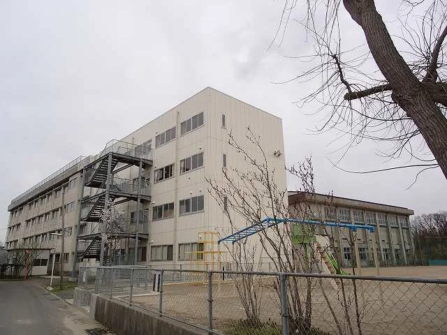 赤塚小学校まで1600m