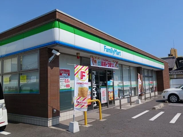 ファミリーマートまで500m