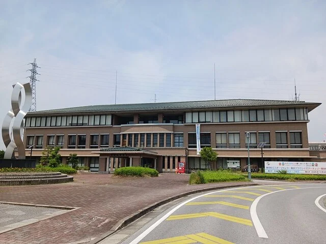 愛荘町役場愛知川庁舎まで830m