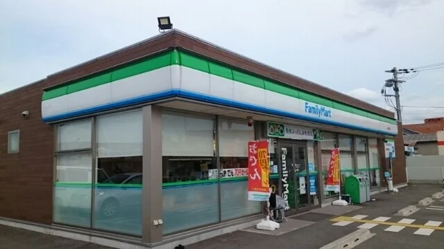 ファミリーマート 豊岡江本店まで1650m