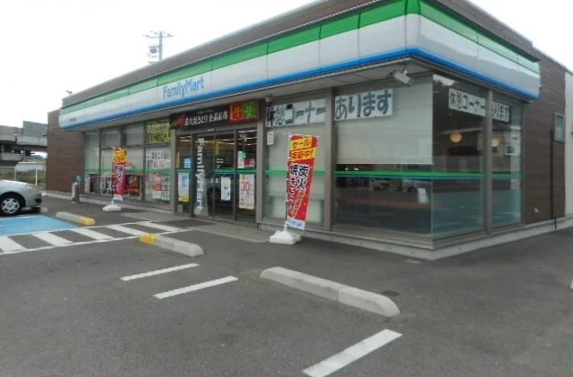 ファミリーマート有田川水尻店様まで400m