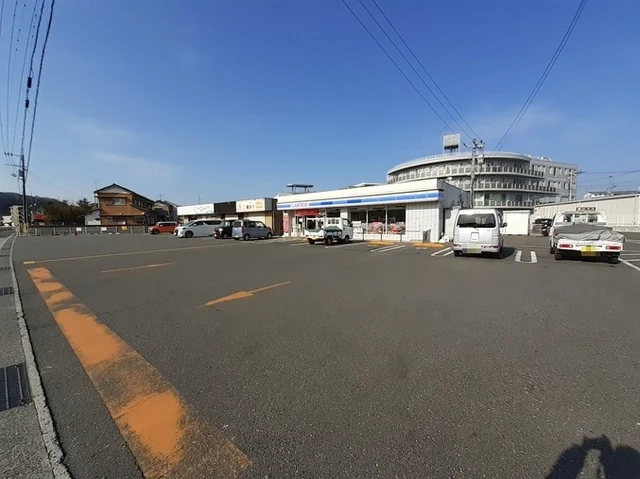 ローソン 高知船岡店まで1000m
