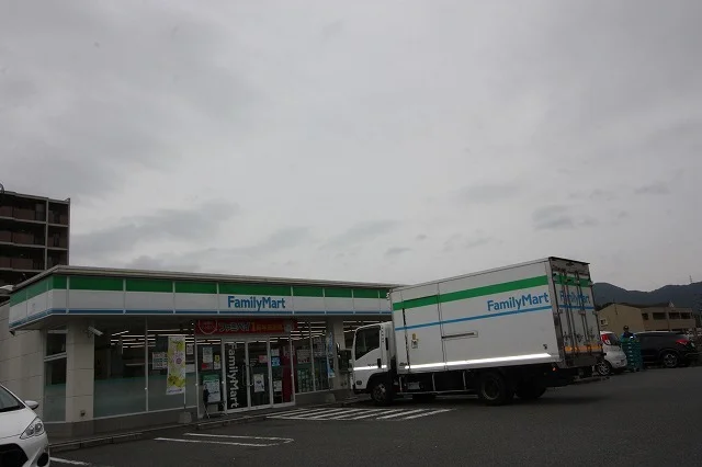 ファミリーマートまで850m