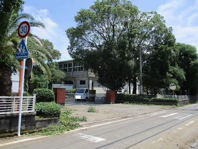 宮崎市立宮崎東小学校まで270m
