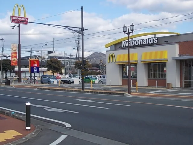 マクドナルドまで650m