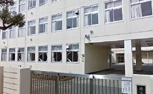 上郷中学校まで1020m
