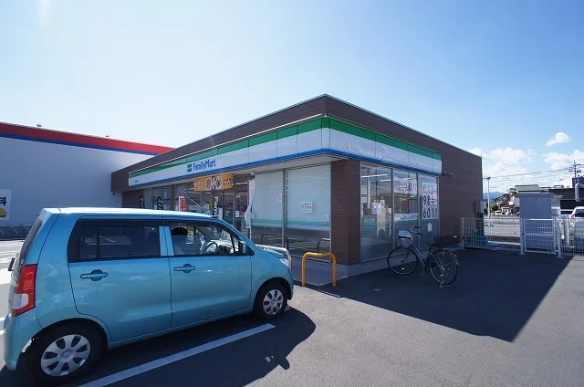 ファミリーマート 飯能岩沢店まで400m