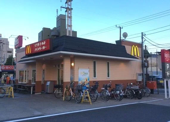 マクドナルドまで220m