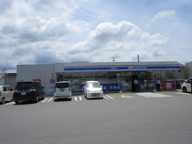 ローソン大牟田唐船店まで250m