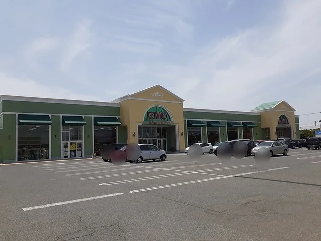 主婦の店鶴岡店　IZMO心斎店まで921m