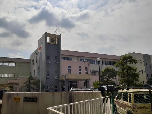 笠間市立友部小学校まで763m