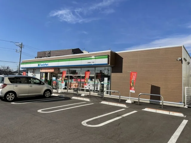ファミリーマート 真鍋二丁目店まで450m