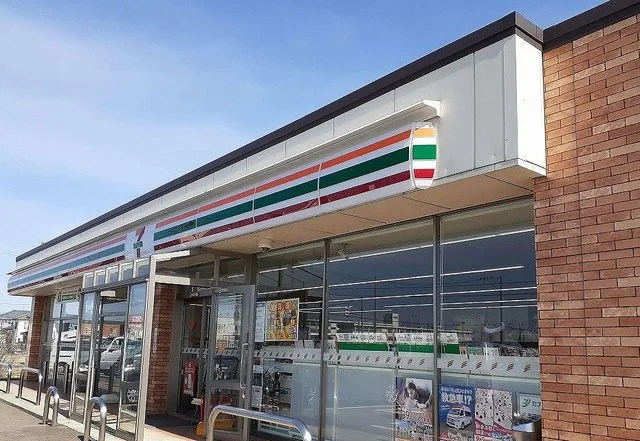 セブンイレブン燕灰方店まで1100m