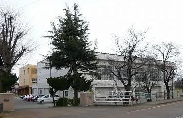 南小学校まで1600m