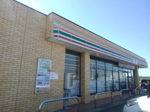 セブンイレブン燕水道町店まで710m
