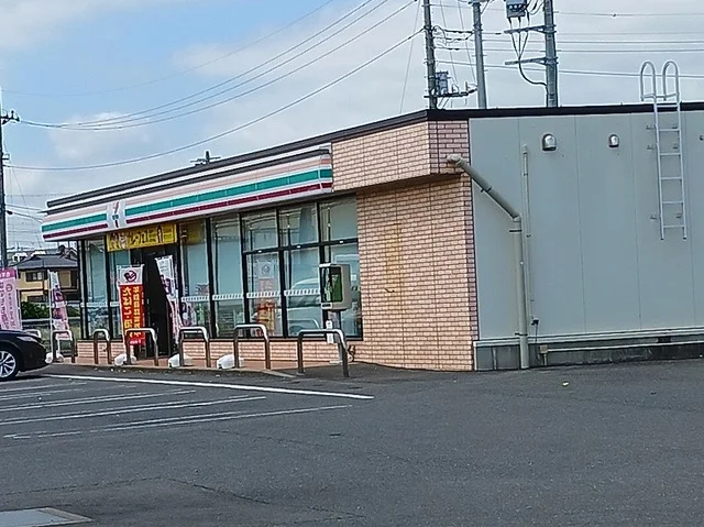 セブンイレブン古河上辺見鹿養台まで350m