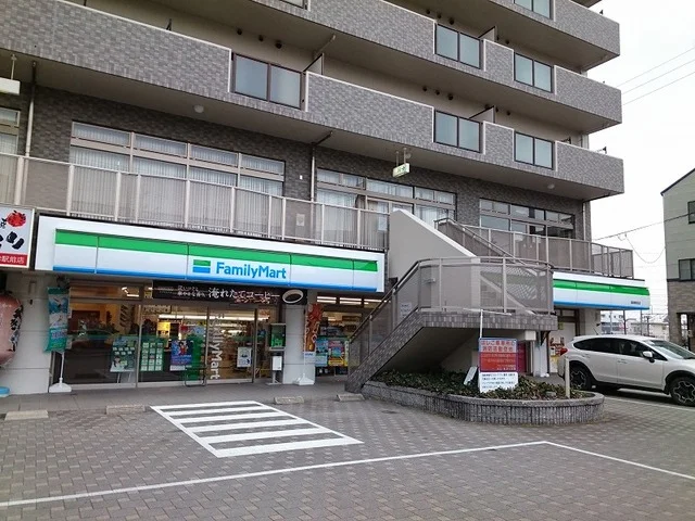 ファミリーマート鷲津駅前店まで280m