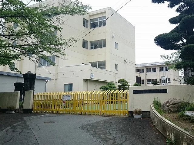 鷲津小学校まで800m