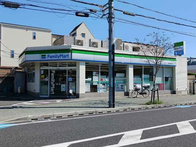 ファミリーマート西宮里中町店様まで70m