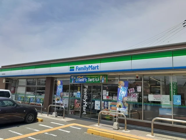 ファミリーマート様まで604m