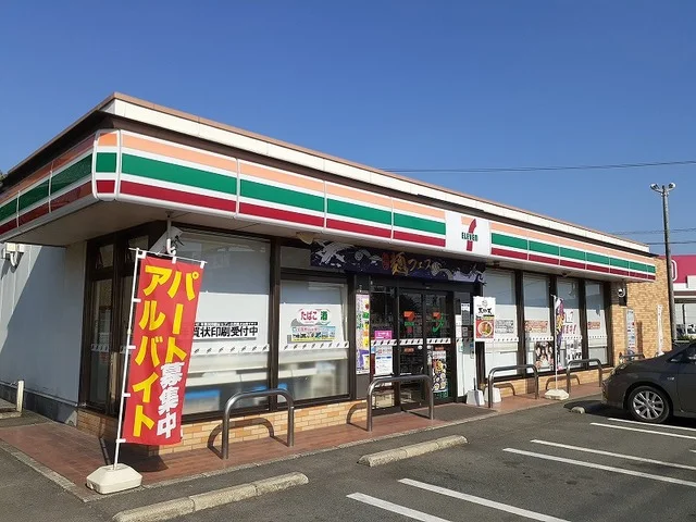 セブンイレブン空港通り店まで700m