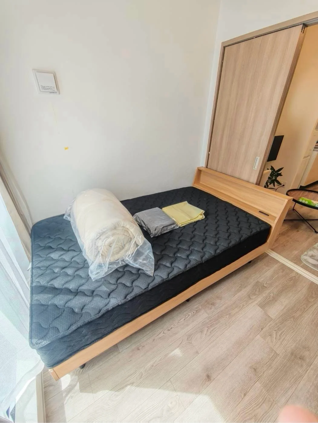 セミダブルベッドをご用意しております♪