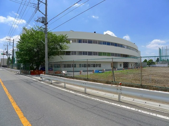 沢野小学校まで650m