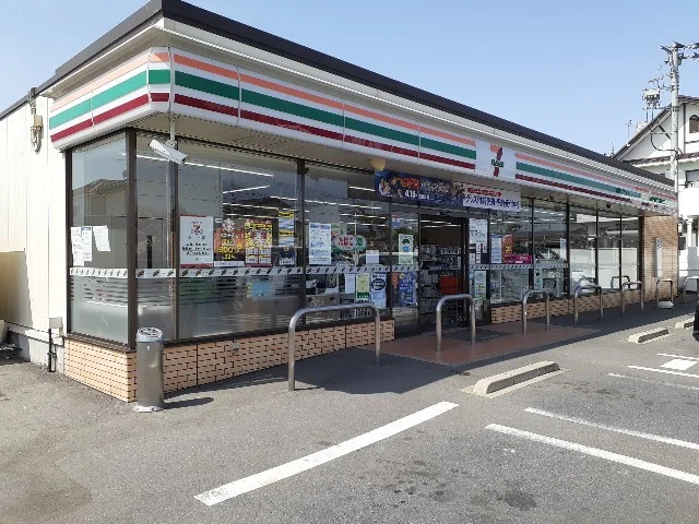 セブンイレブン下中居町西店まで500m