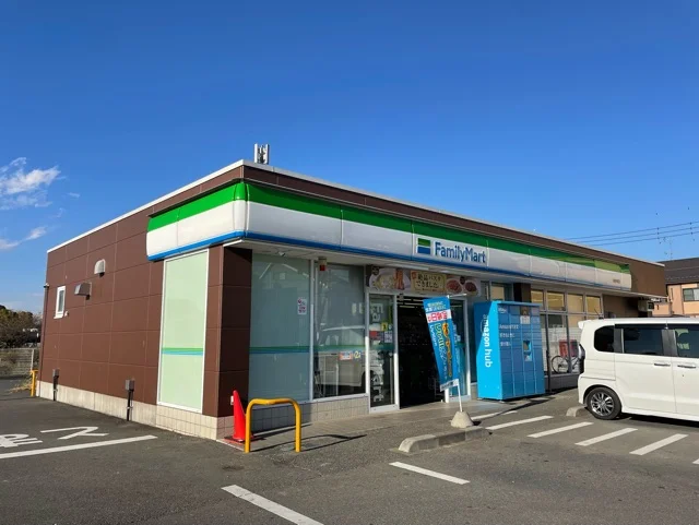 ファミリーマートまで700m