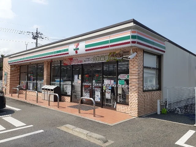 セブンイレブン総合学園高前店まで1000m