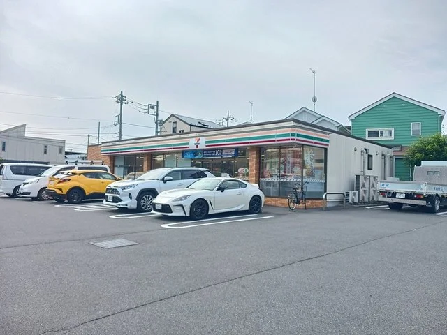 セブンイレブンまで323m