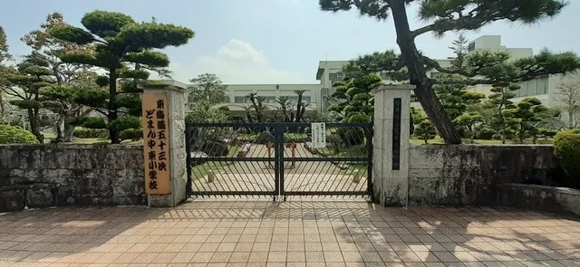 袋井東小学校まで1800m