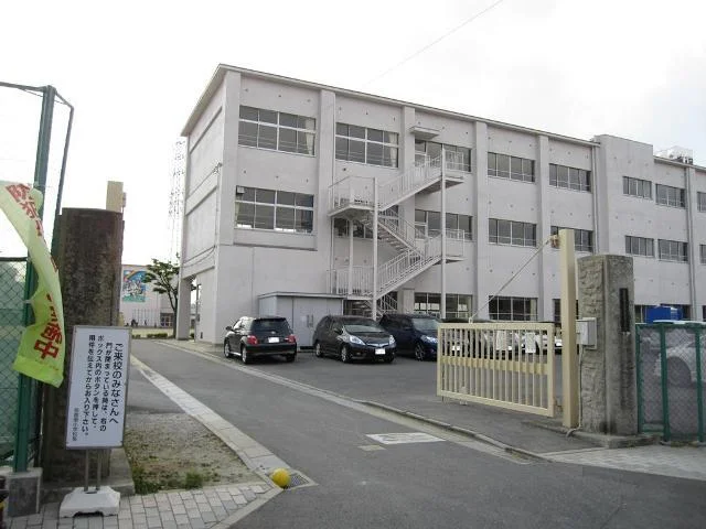 岩倉市立　岩倉南小学校まで400m