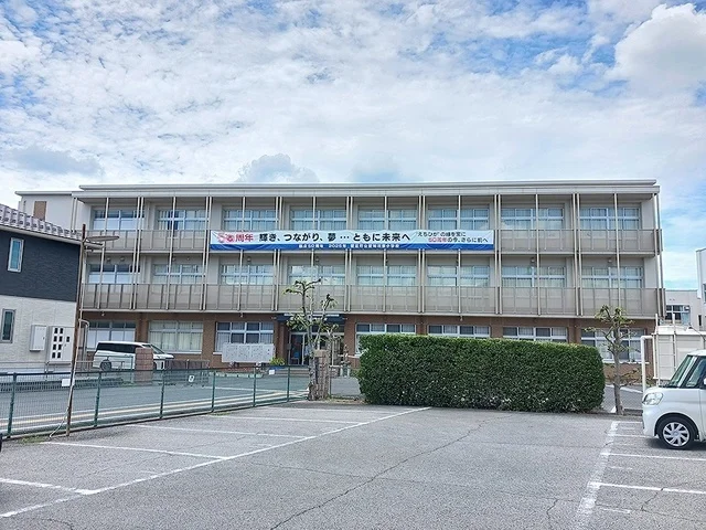 愛荘町立愛知川東小学校まで800m