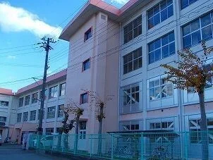 花田小学校まで1500m