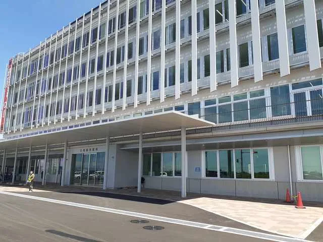 柏原市役所まで856m