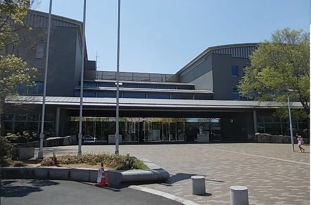 県立図書館様まで1500m
