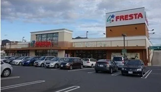 フレスタ波出石店まで550m